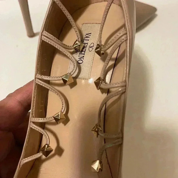 Valentino Garavani Rockstud Lace
Gladiator Pumps in Blush Leather.no lace not - Picture 7 of 13